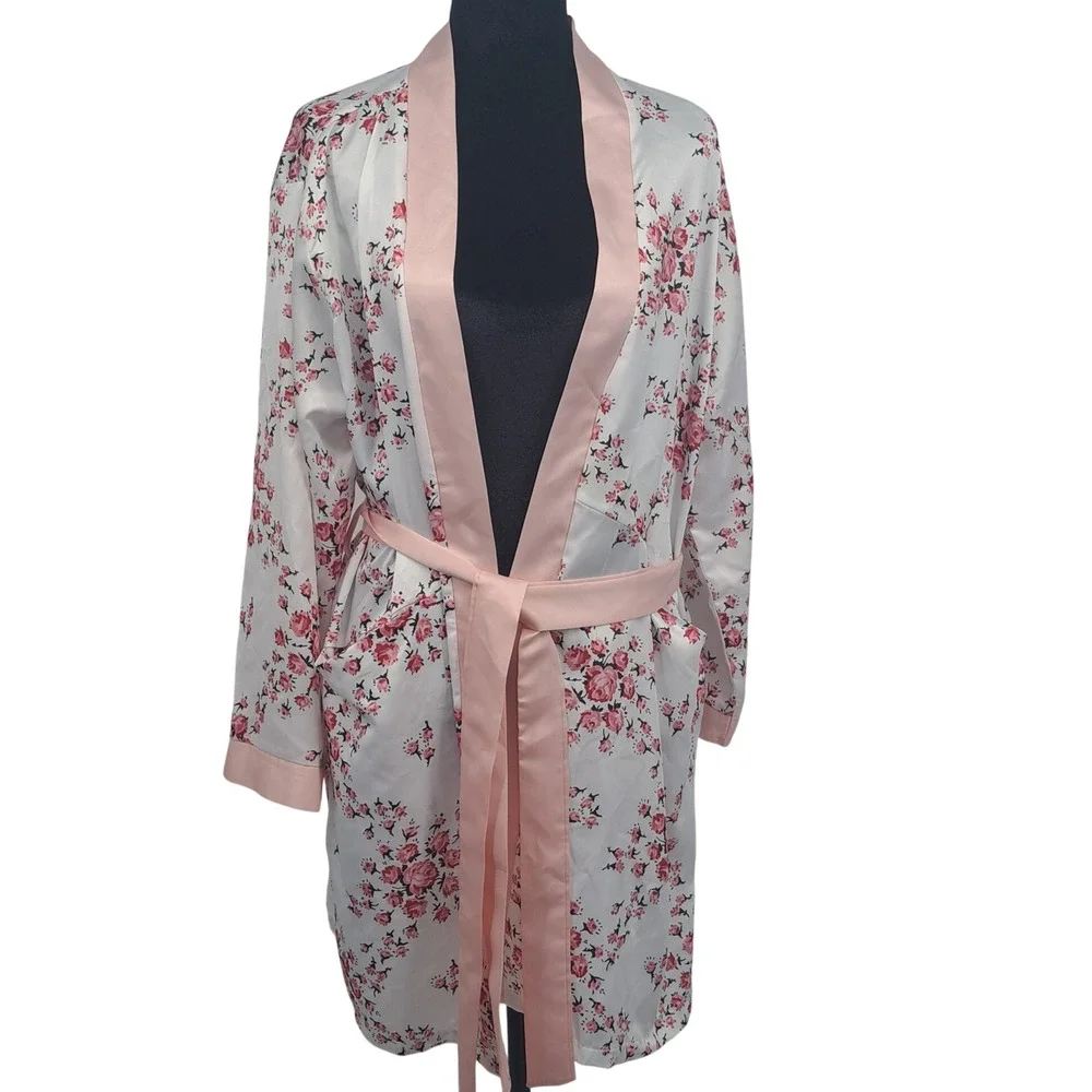 Morgan Lane x FabFitFun Floral Satin Robe White Pink Loungewear Coquette Boho